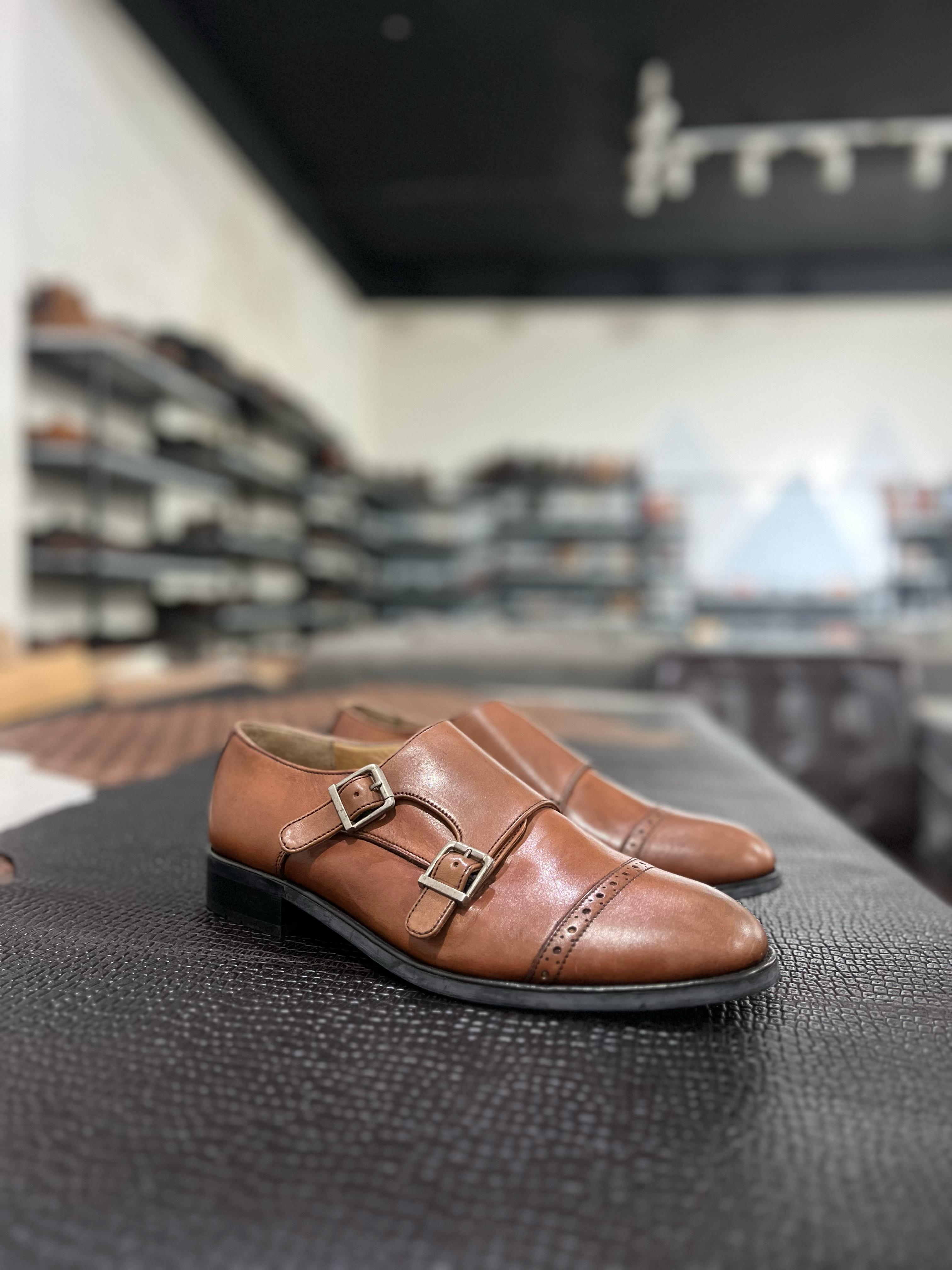 LP1037-Monkstrap