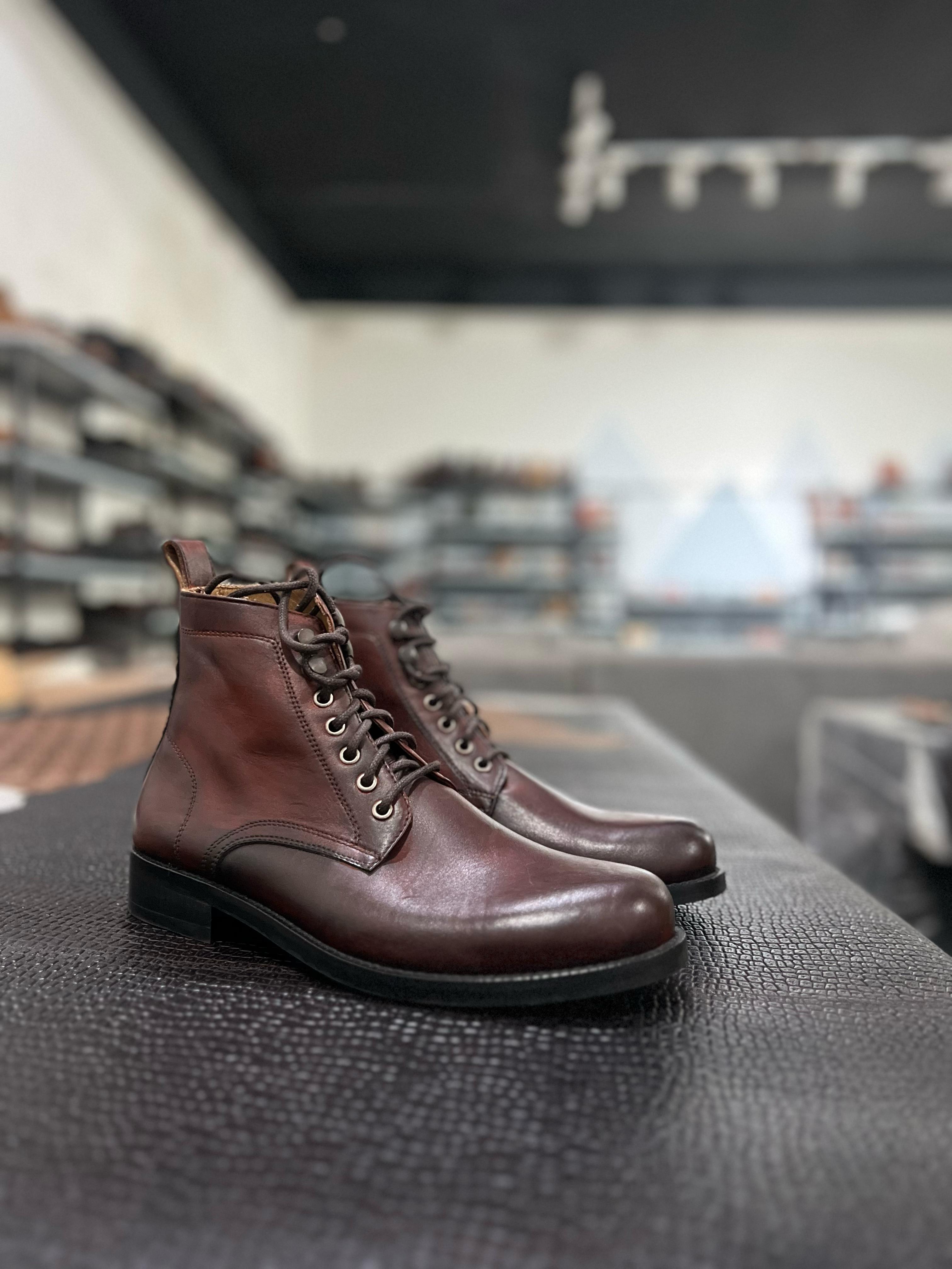 LP1048-Boots