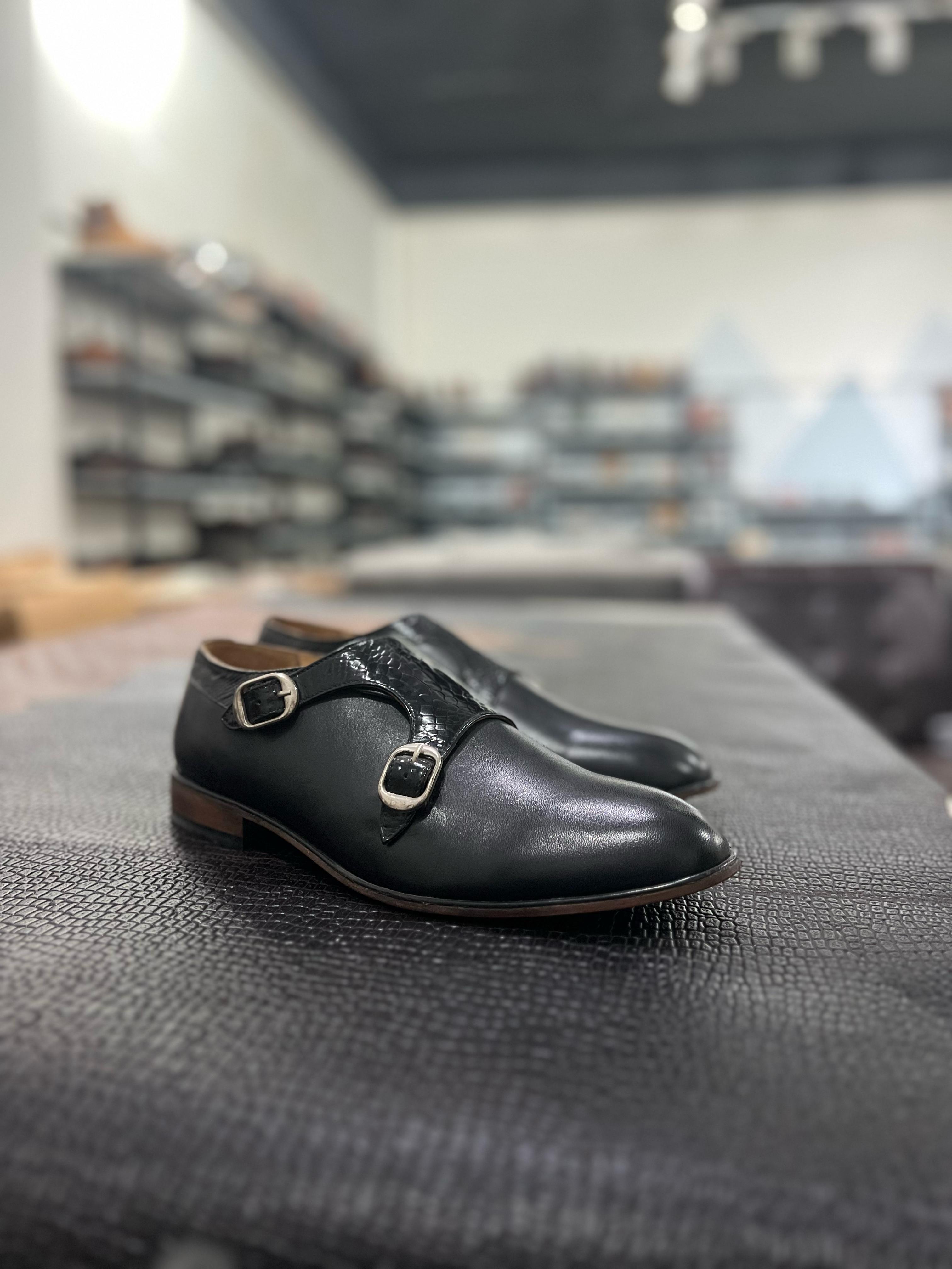LP1395-Monkstrap