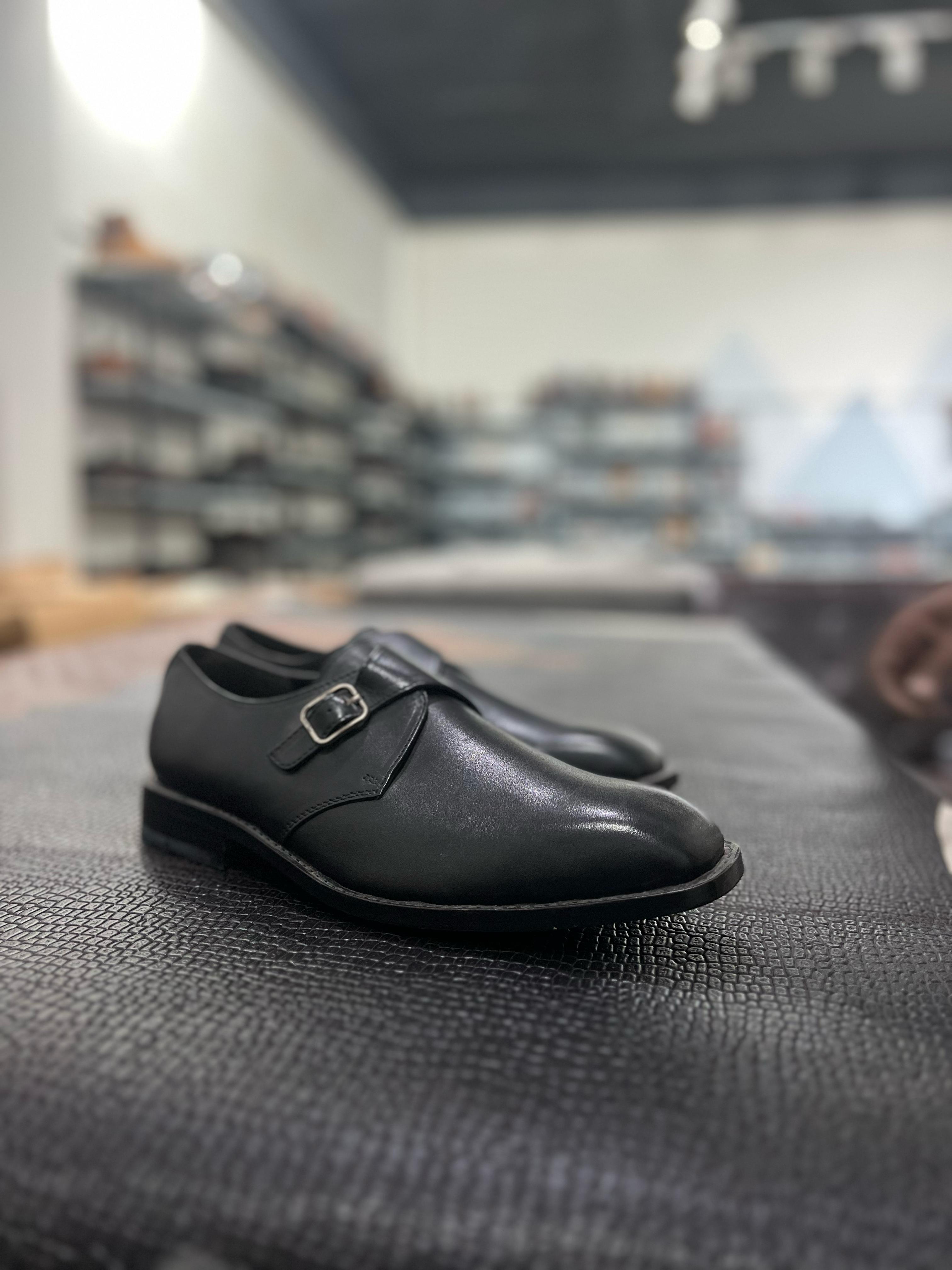 LP1394-Monkstrap