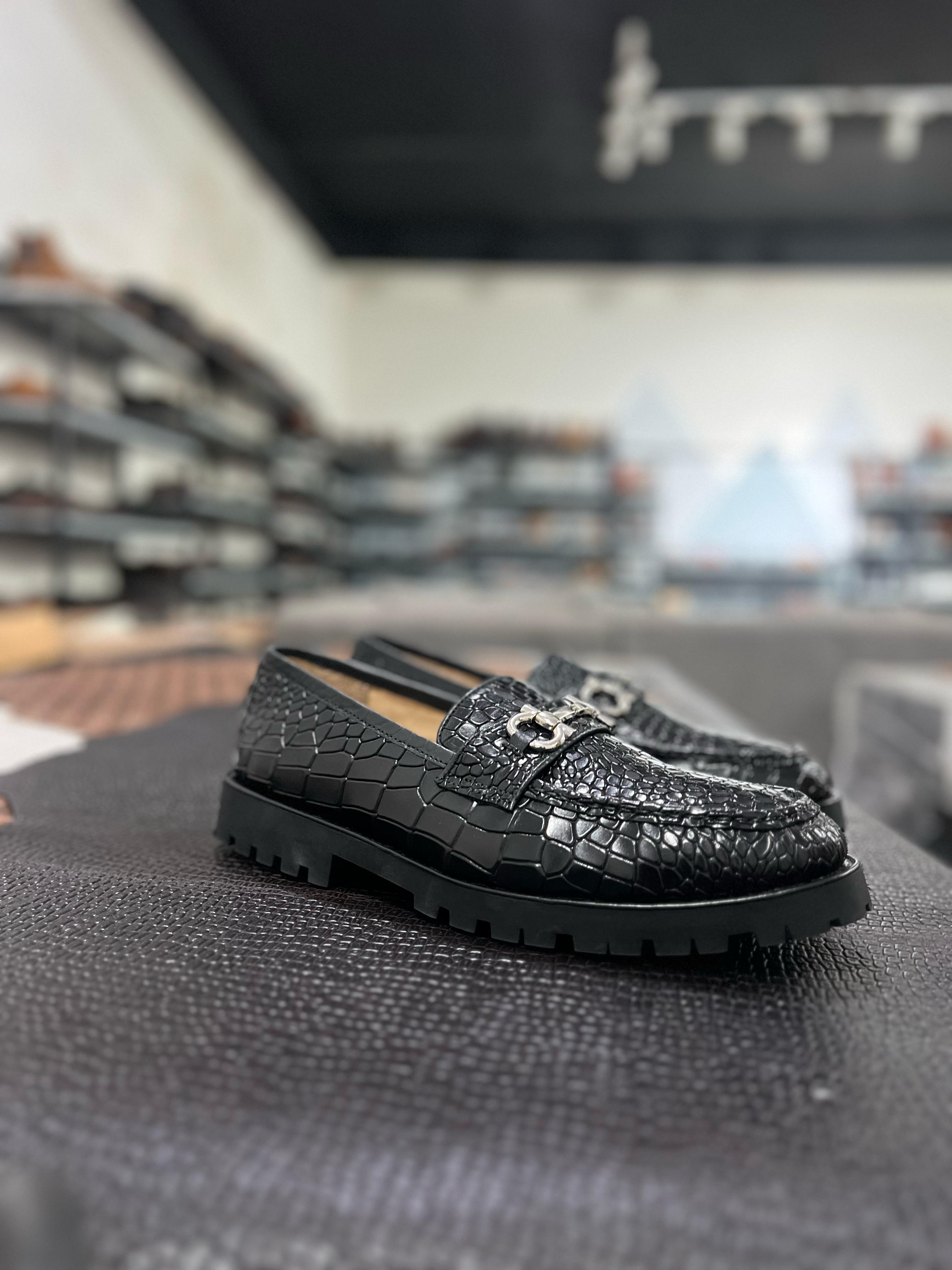 LP1237-Loafer